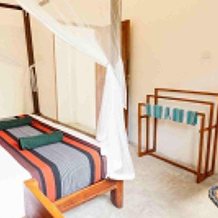 Hiriketiya Ladina Homestay ディックウェラ エクステリア 写真